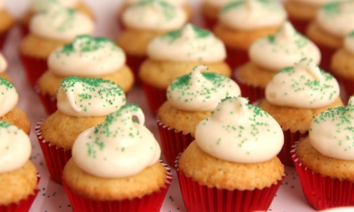 Mini Eggnog Cupcakes