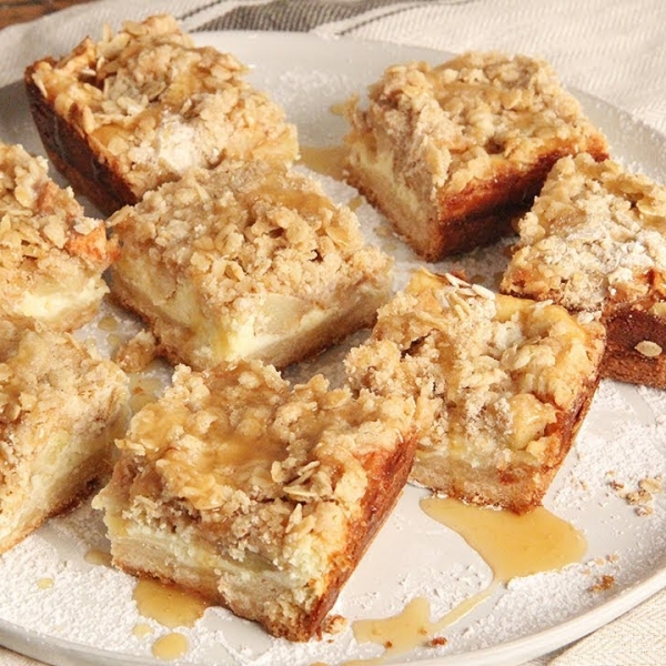 Caramel Cheesecake Apple Bars