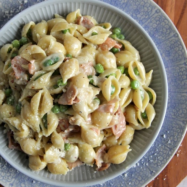 Creamy Shells with Peas and Prosciutto